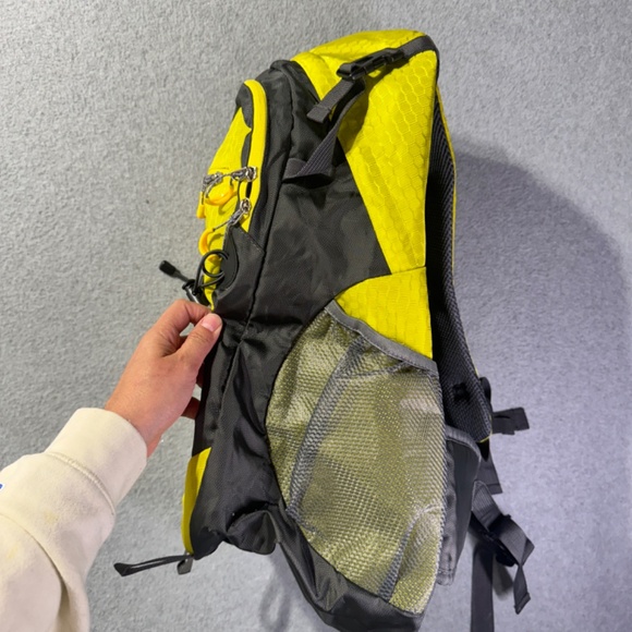 Bug Juice Backpack Yellow Gray Hiking Adjustable Straps - Picture 8 of 8